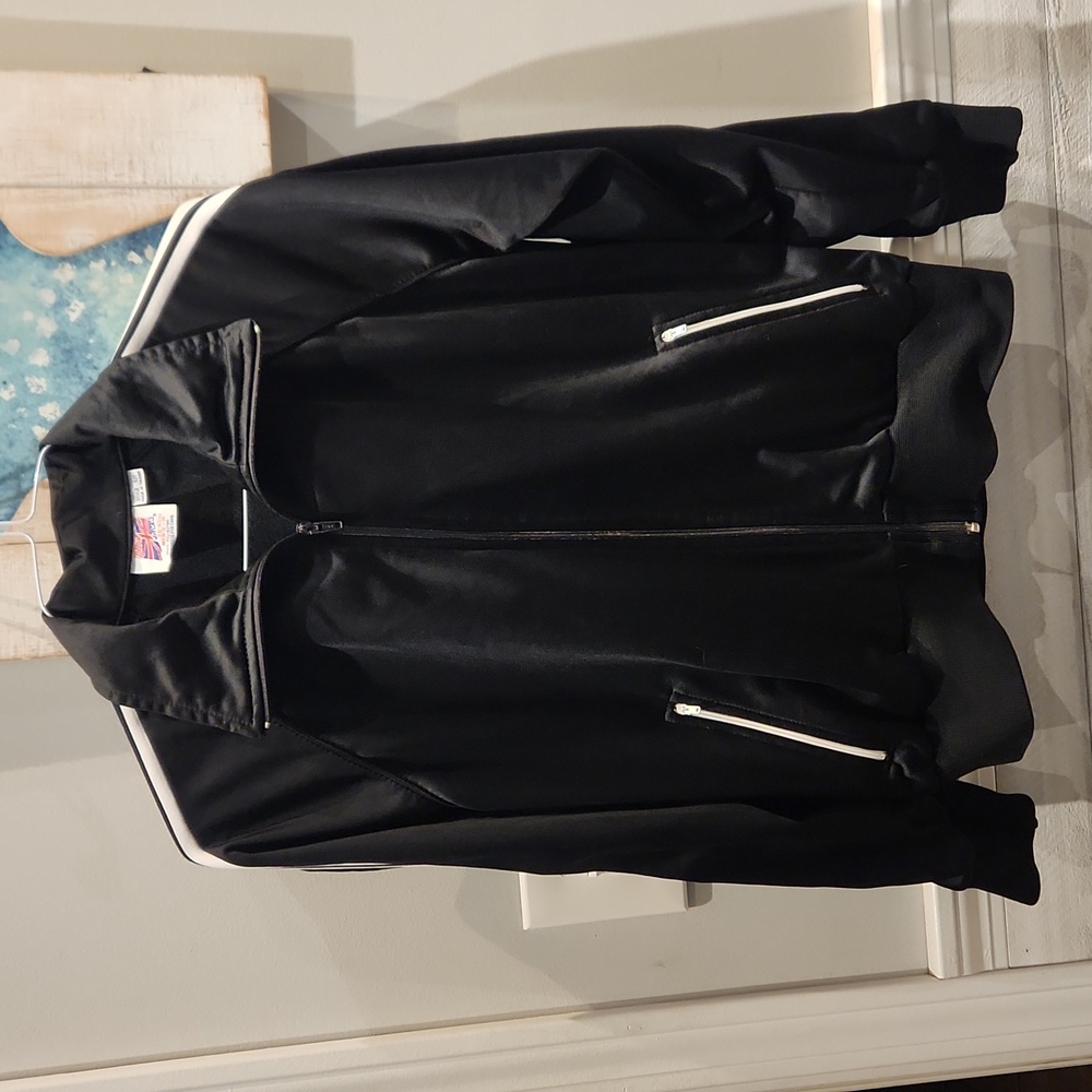 Vtg. Union Jacks Men's sz S-M 38-40 in. Zippered front striped sleeves Jacket